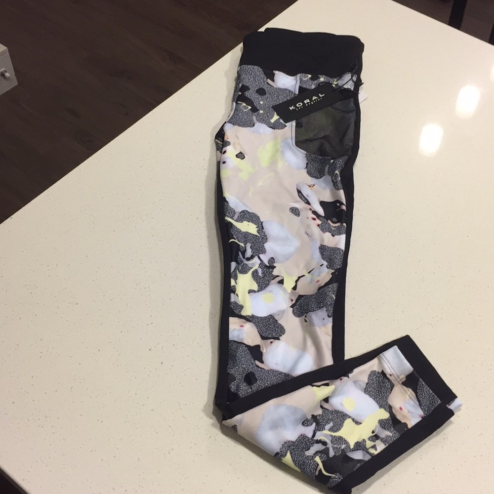 Leggings by Koral